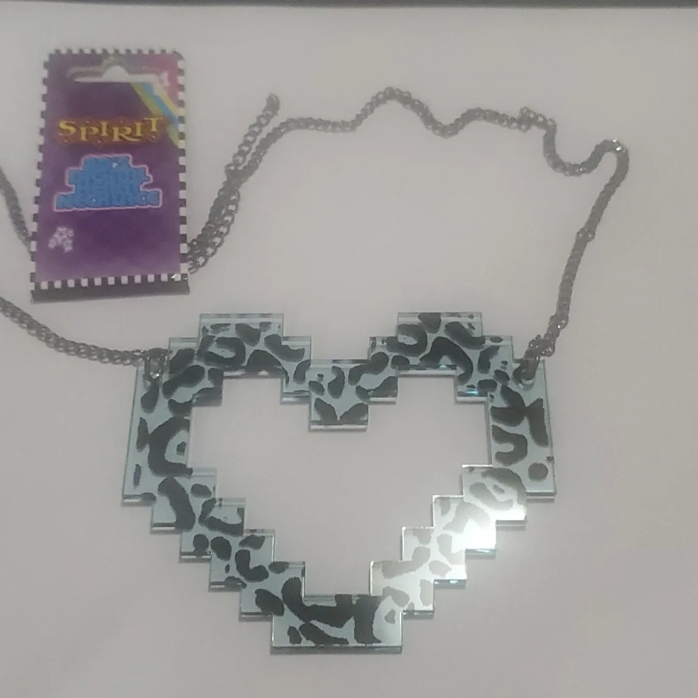 Animal Print heart plastic necklace brand new - Picture 1 of 2